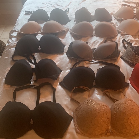 Victoria secret 34DD - Picture 3 of 4